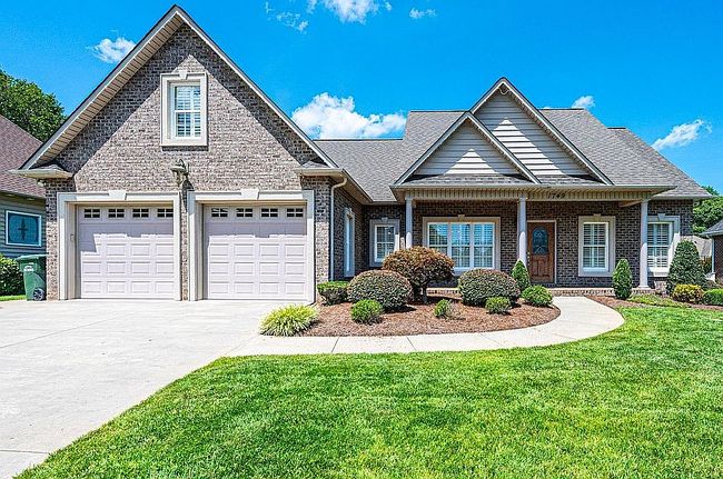 Photo of 1749 30th Avenue Ct Ne, Hickory, NC