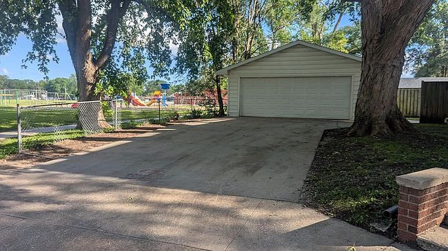 Additional photo 3 of property located at 2407 16th Ave N