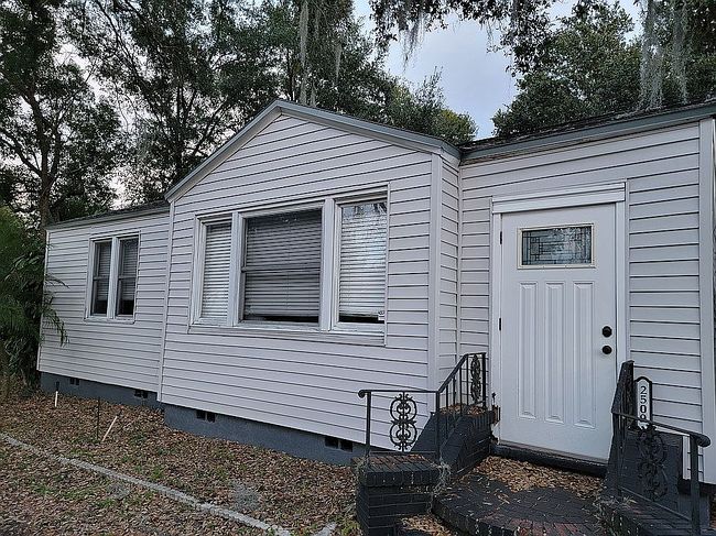 Preview of property located at 2509 Formosa Ave
