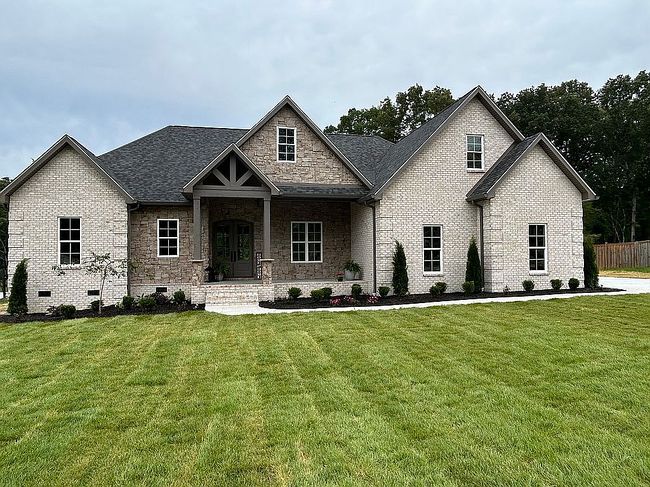 Photo of 2100 Country Club Dr, Tullahoma, TN