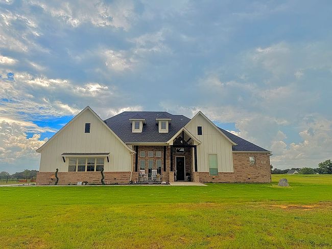 Photo of 821 Williamson Rd, Granbury, TX