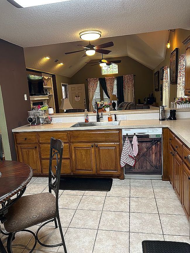 Image of 6015 Oakmont Dr