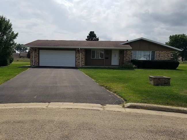 Photo of 10 Linden Cir, Lena, IL