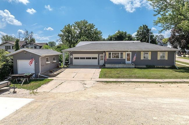 Photo of 107 Mill Ave, Springville, IA