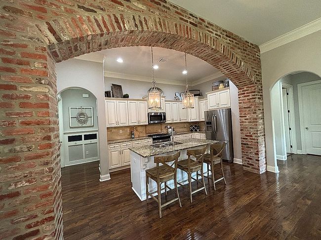 Photo of 121 Cane Creek Dr, Broussard, LA