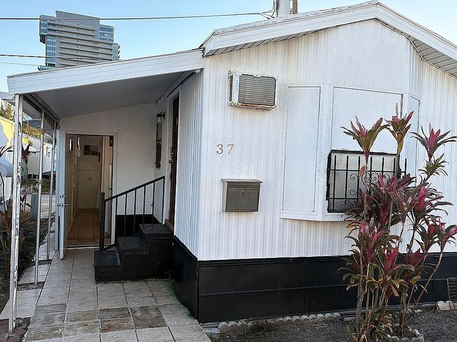 Image of 37 Bay Ave