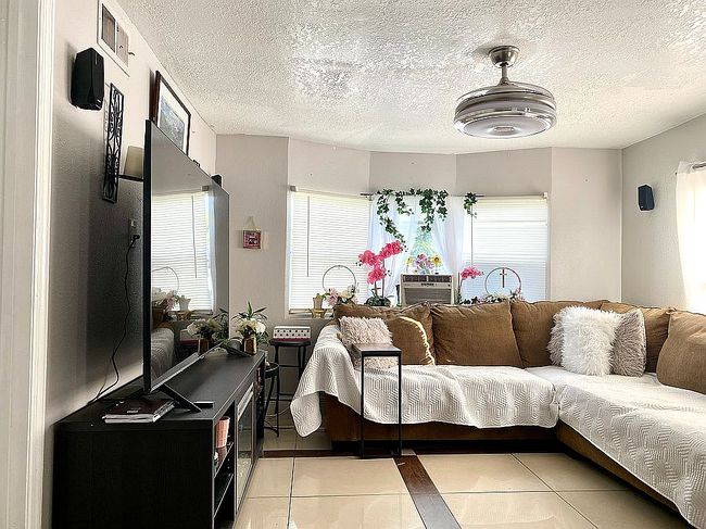 Image of 329 Pacemaker St