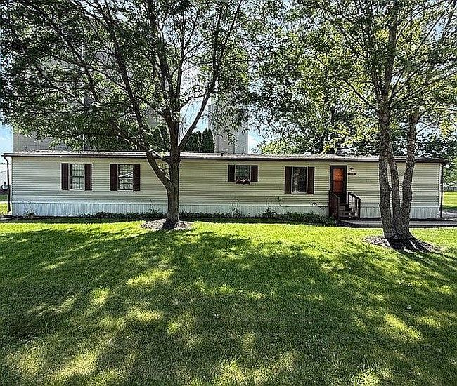Photo of 404 E Pike St, Kirklin, IN