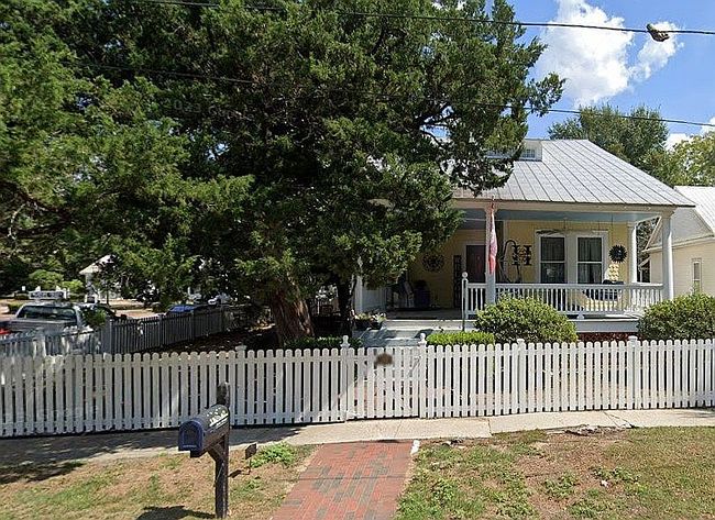 Photo of 528 Jackson Ave, Ocean Springs, MS