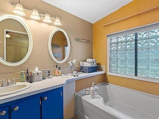 121 Bermuda Way, North Port, FL