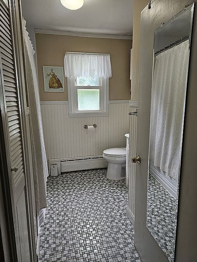 Image of 34 Round Lake Ave