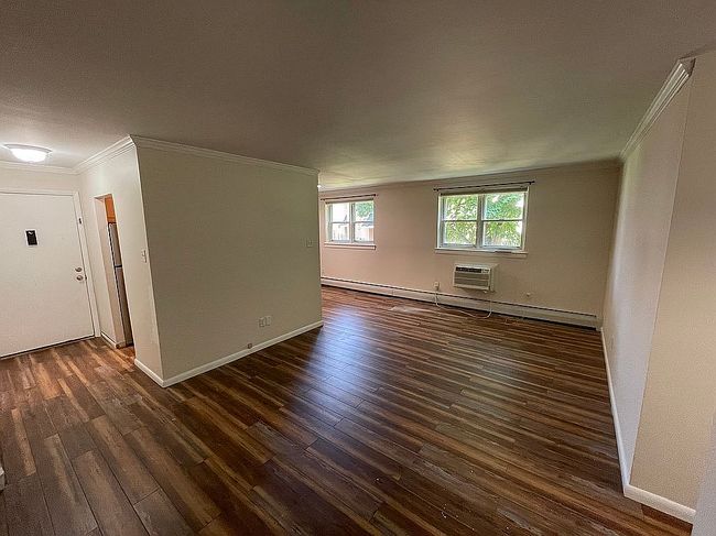 Photo of 335 E Lancaster Ave