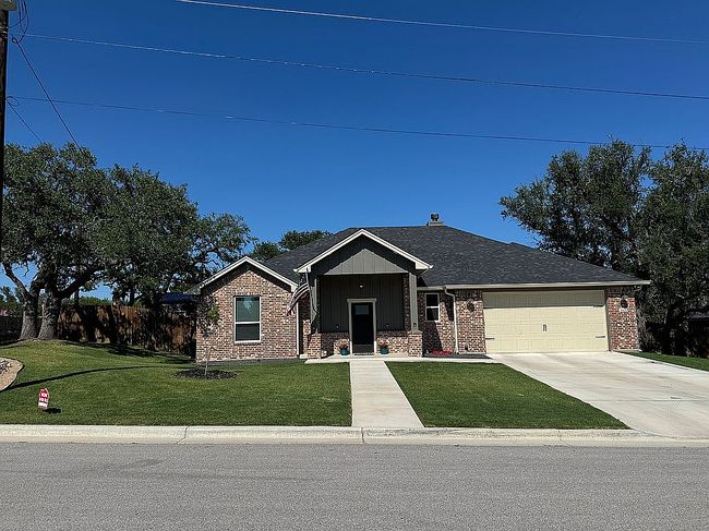 Photo of 1601 Badger Ln, Lampasas, TX
