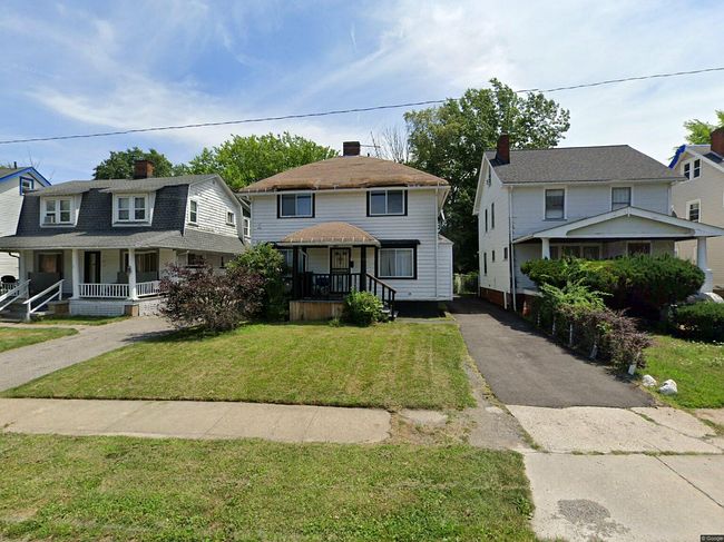 Photo of 16220 Helmsdale Rd, East Cleveland, OH