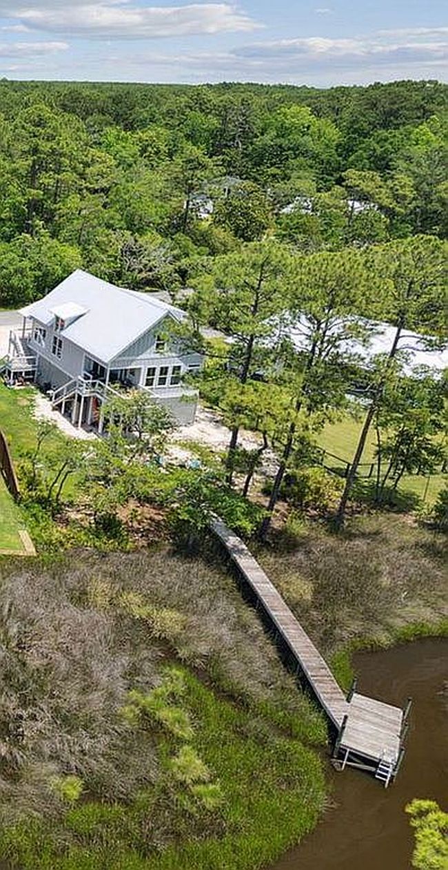 Photo of 464 Bayou Cir, Freeport, FL