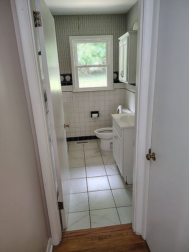 Additional photo 2 of property located at 219 Loch Lomond Dr