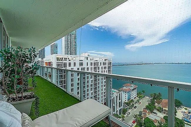 Image of 600 Ne 27th St #2100
