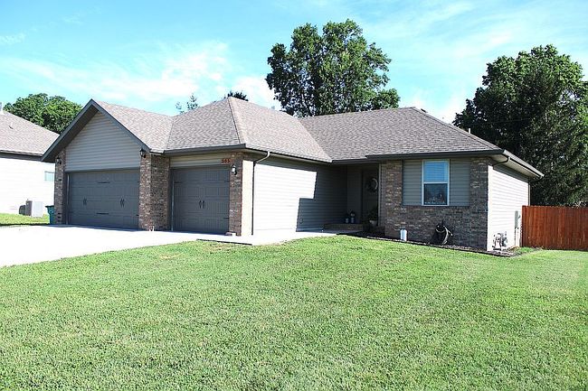 Photo of 505 S Forest Ln, Republic, MO