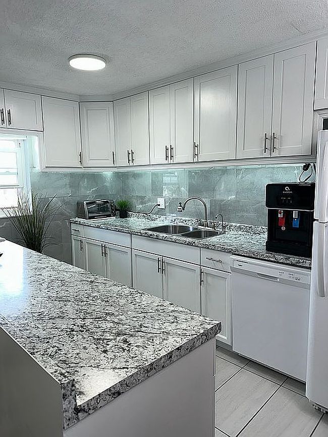 Additional photo 1 of property located at 6960 20th Ave N Apt 302