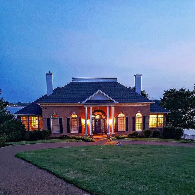 Photo of 487 Lakeshore Dr, Lexington, TN