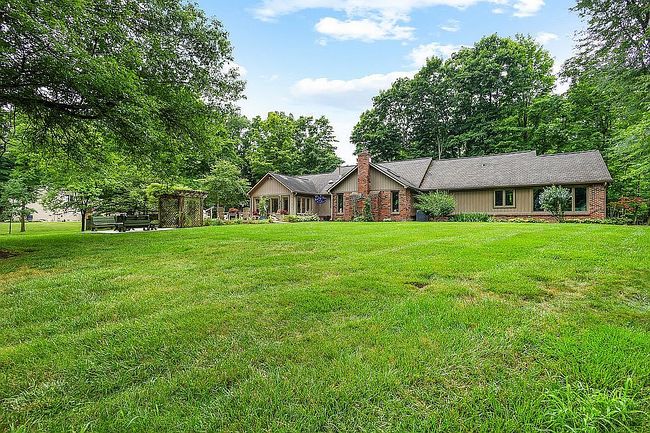 Photo of 112 Pinehurst Ave, Fishers, IN