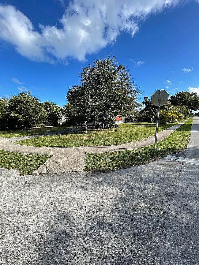 Image of 1300 Ne 182nd St