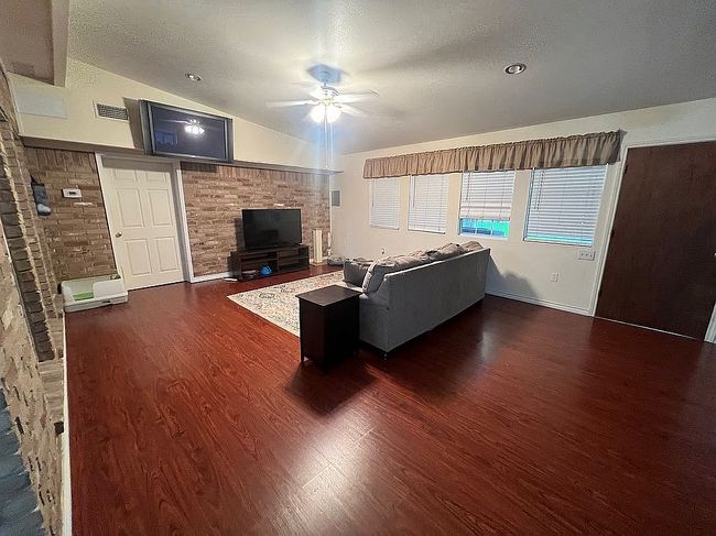 Image of 305 La Mesa St