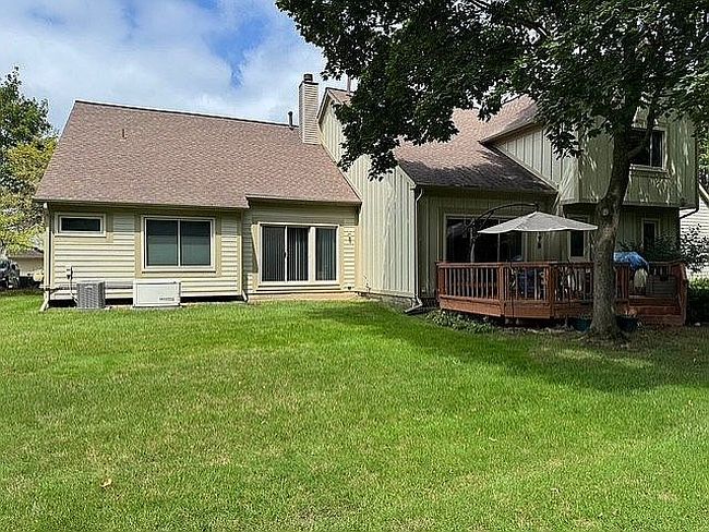 Photo of 2591 Maple Forest Ct #1, Wixom, MI