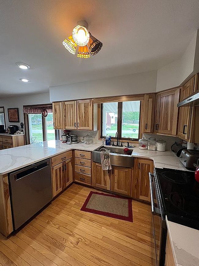 Preview of property located at 701 S Le Fevre Ave