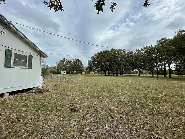 Photo of 984 W Us Highway 84 #1, Teague, TX