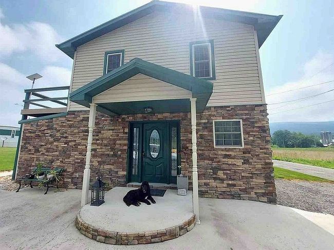 Photo of 165 Hummingbird Ln, Bedford, PA
