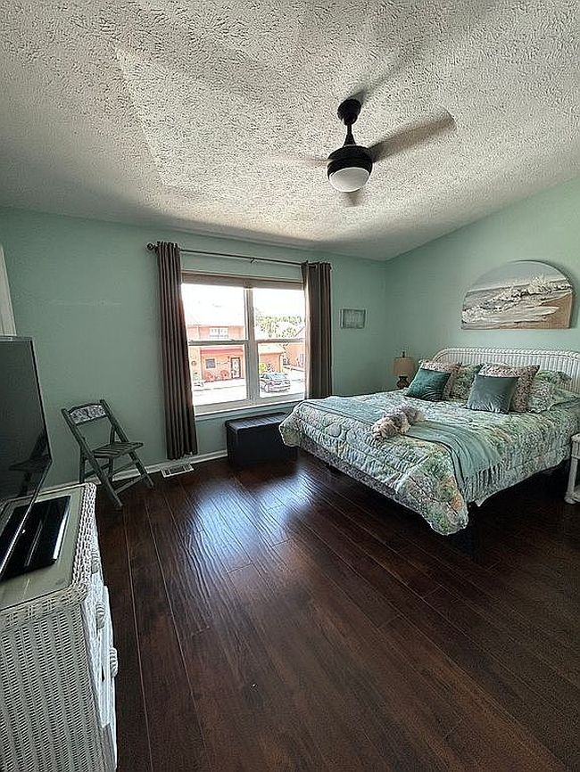 Image of 210 Grand Island Blvd