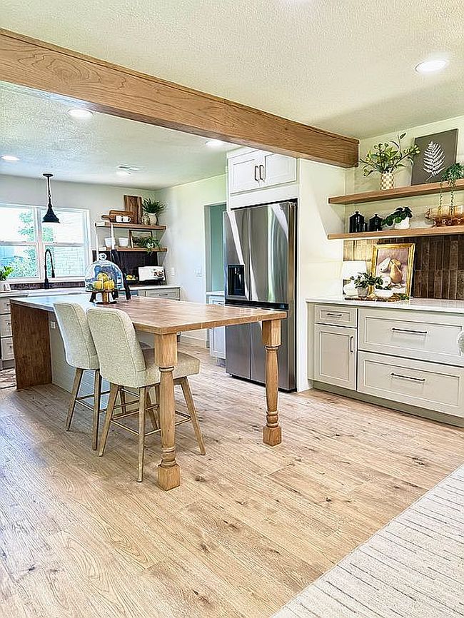 Additional photo 2 of property located at 213 E Brownie St