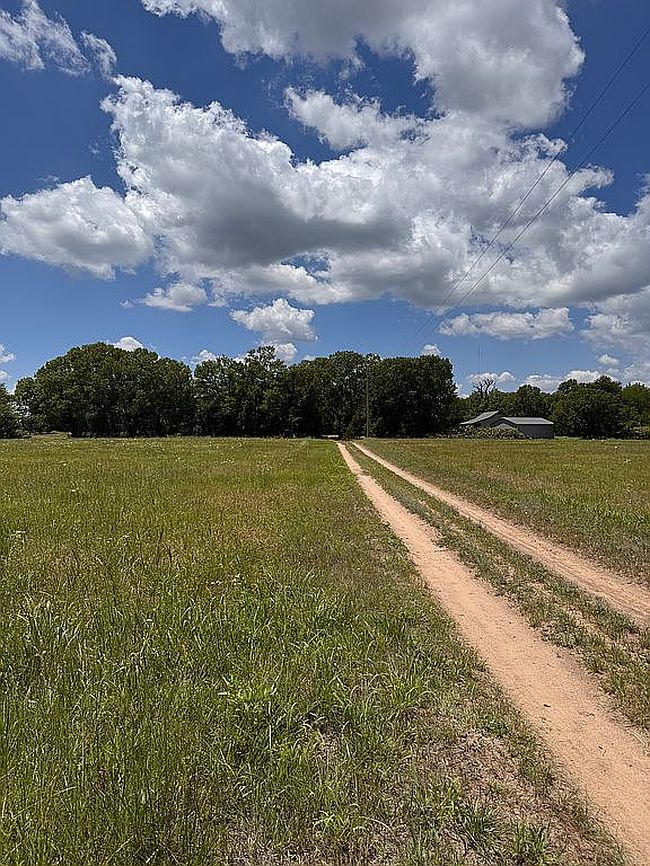 Photo of 8903 N Tobacco Rd, Hutchinson, KS