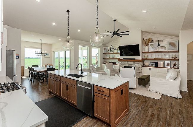 Photo of 702 Evelyn Ave, Dallas Center, IA