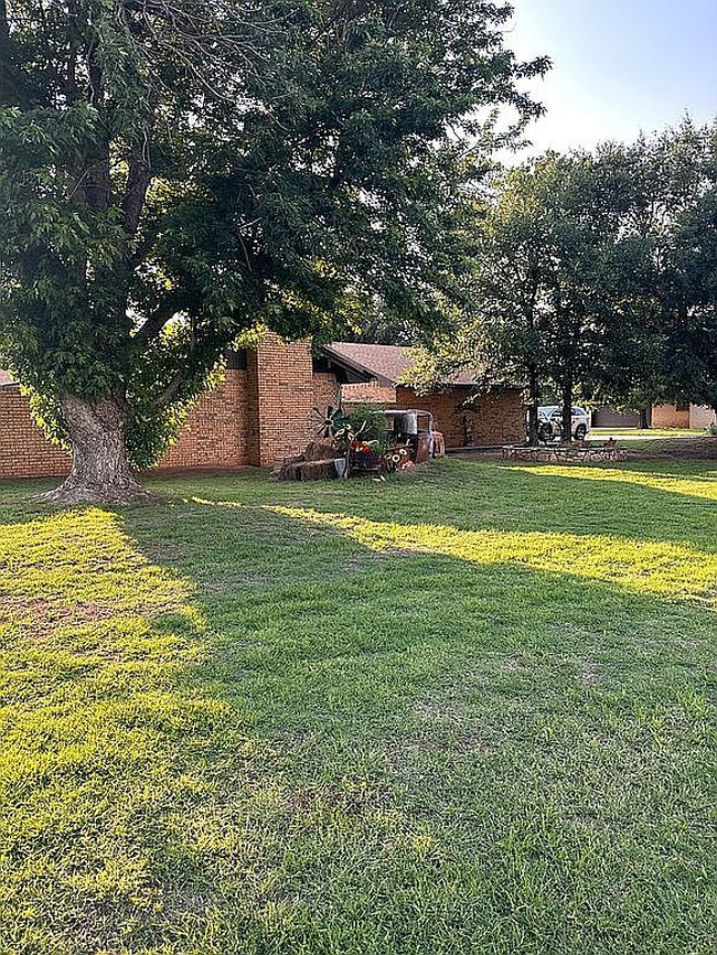 Image of 1300 S Main St