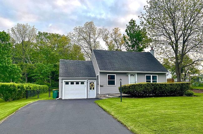 Photo of 19 Cresthill Dr, Whitesboro, NY