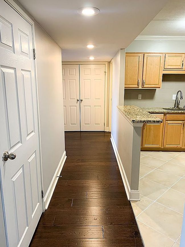 Preview of property located at 1131 Stringers Ridge Rd Apt 8B