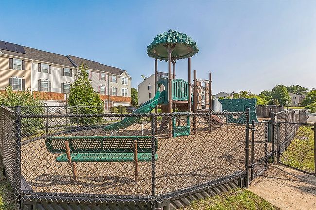 Photo of 519 Streamview Dr, Fredericksburg, VA