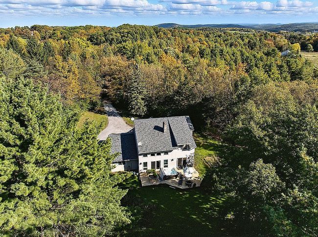 Photo of 653 Simmons Dr, Shelburne, VT