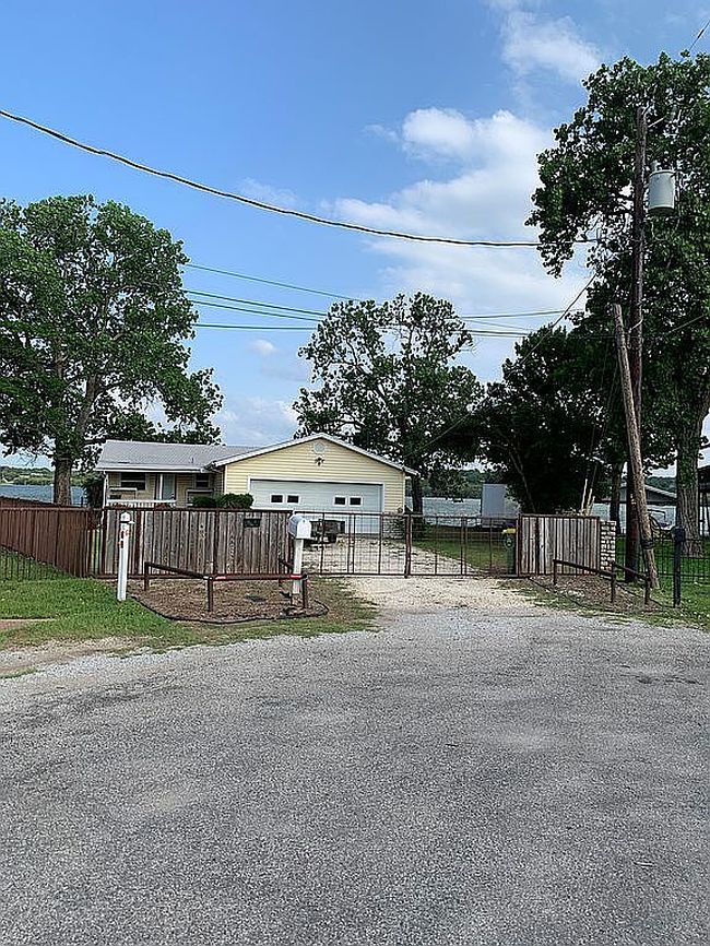 Photo of 4617 Rendezvous Ct, Granbury, TX