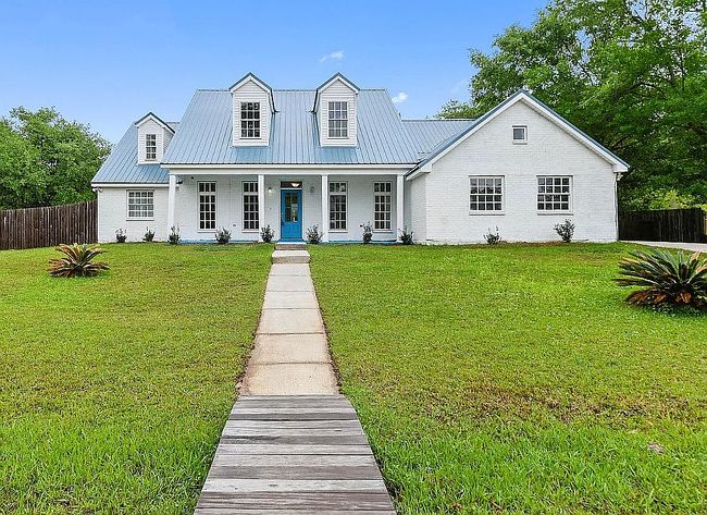 Photo of 233 Henley Pl, Bay Saint Louis, MS