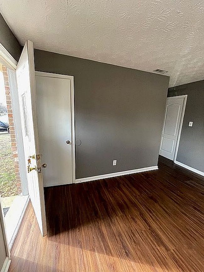 Additional photo 2 of property located at 416 Garden Park Dr