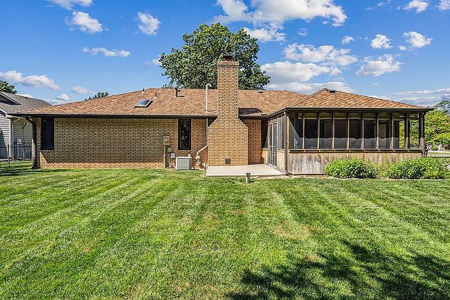 Image of 11607 W Douglas Ave