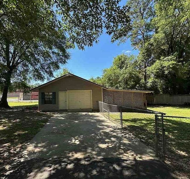 Photo of 1019 Prestwood Bridge Rd, Andalusia, AL