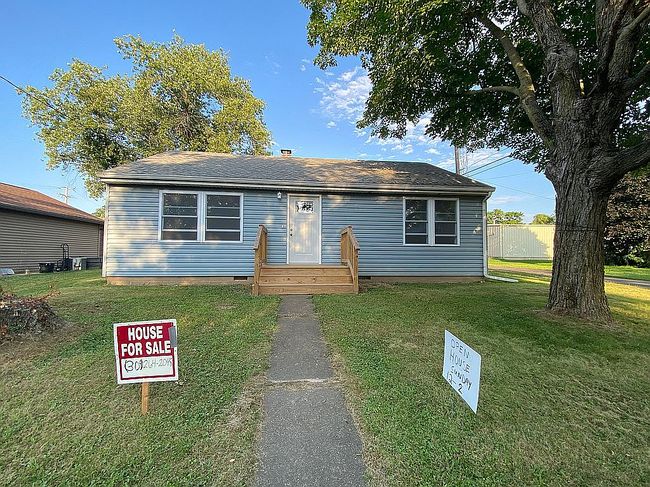 Photo of 103 S Monroe St, Mackinaw, IL