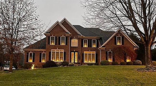 Preview of property located at 232 Sandringham Ct