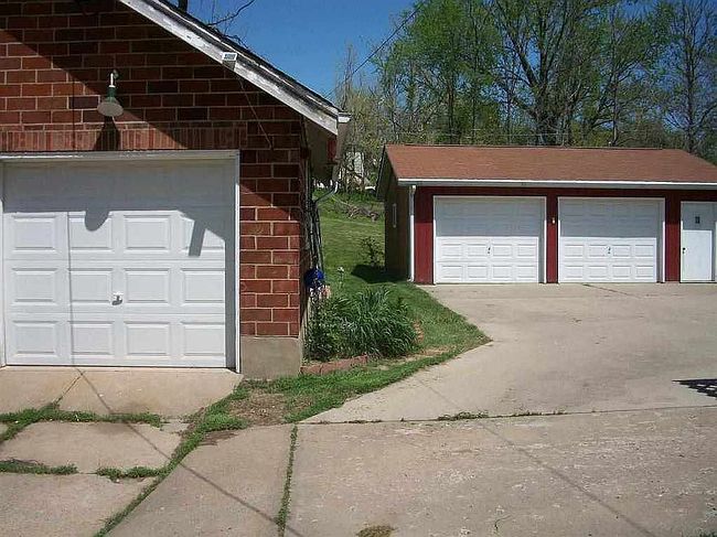 Photo of 905 Center Ave, Ottumwa, IA