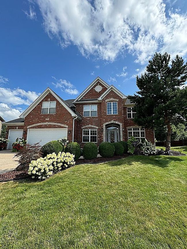 Preview of property located at 25711 Skyline Ct N