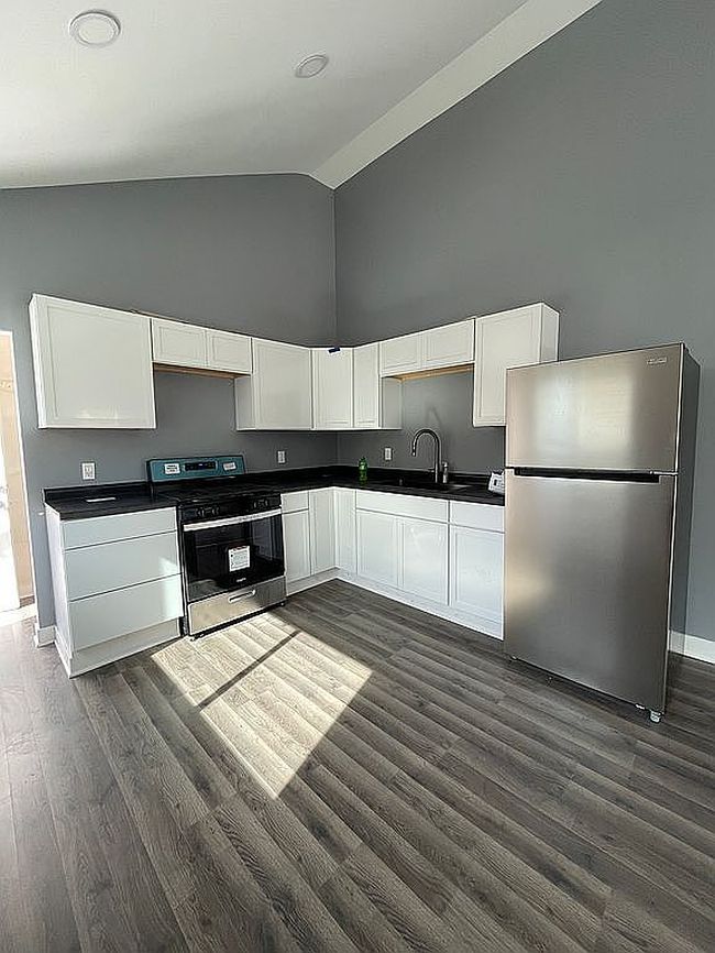 Image of 706 W 9th St